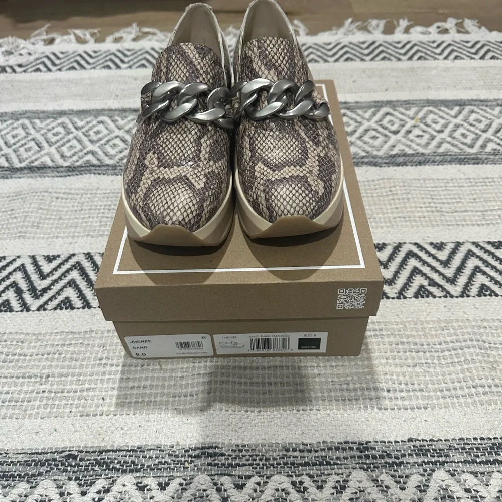 Dolce Vita Jhenee Sneaker - Picture 4 of 5